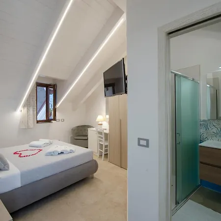 Le 5 Perle Nocleg ze śniadaniem 4*